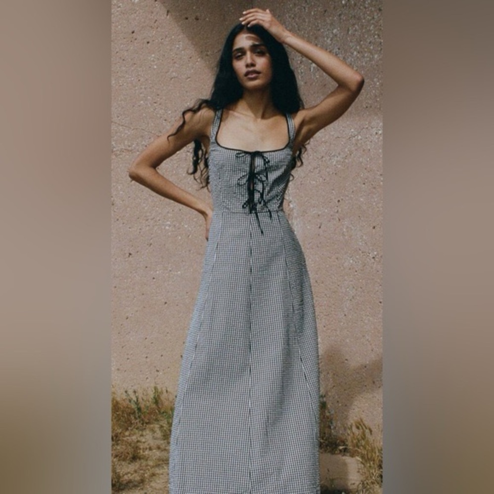 DELANEY DRESS DOEN